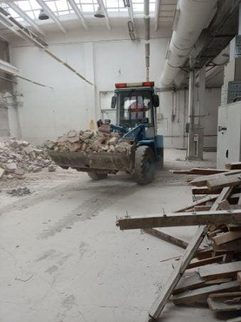 Wyburzenia wewnątrz hal i obiektów przemysłowych